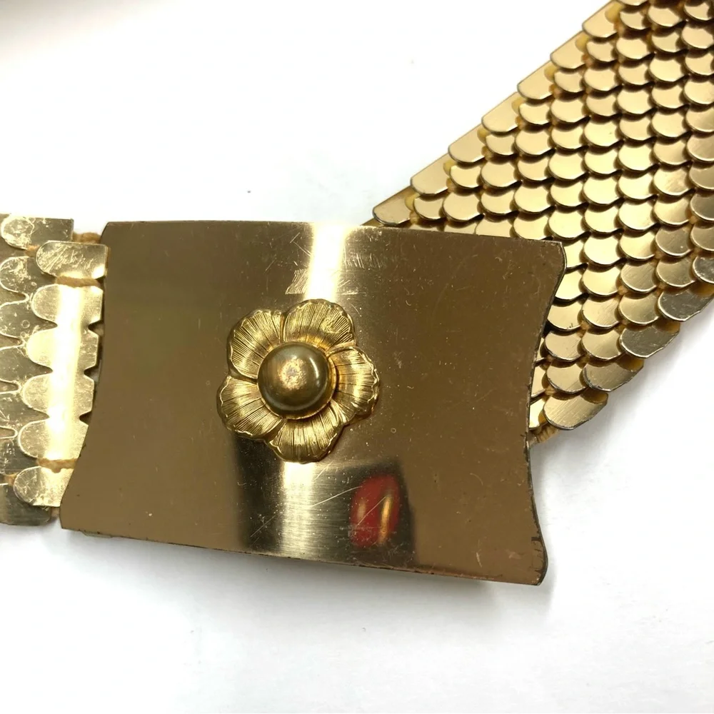 Vintage 80s Gold Metallic Fish Scale Belt Stretch Disco Glam Flower Buckle Large
